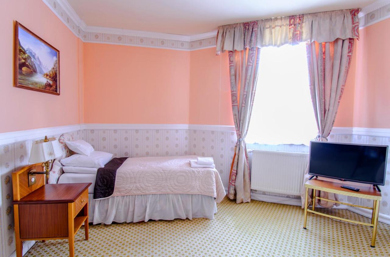 Garden Hotel